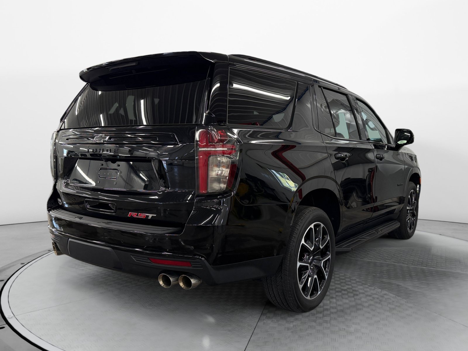 Used 2024 Chevrolet Tahoe RST w/ Sport Performance Package AWD/4WD image 5