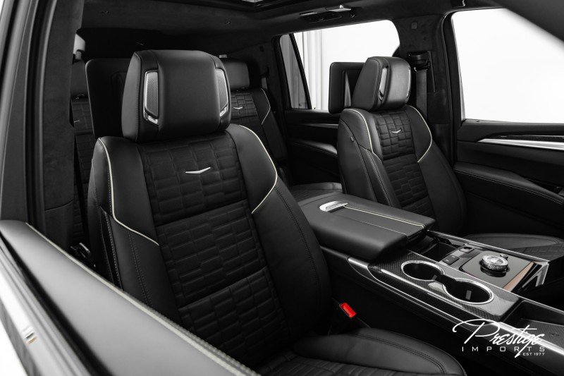 Used 2025 Cadillac Escalade ESV V image 40