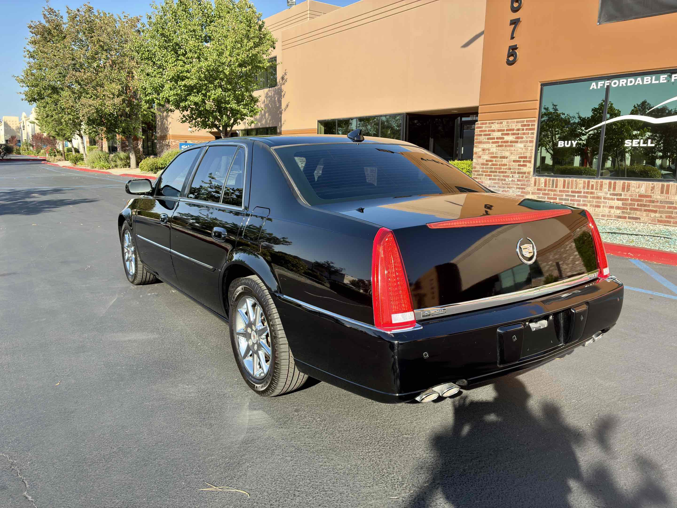 Used 2011 Cadillac DTS Luxury FWD image 10