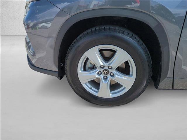 Used 2023 Toyota Highlander LE FWD image 23