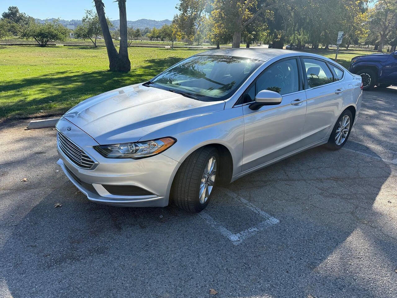 Used 2017 Ford Fusion SE image 1