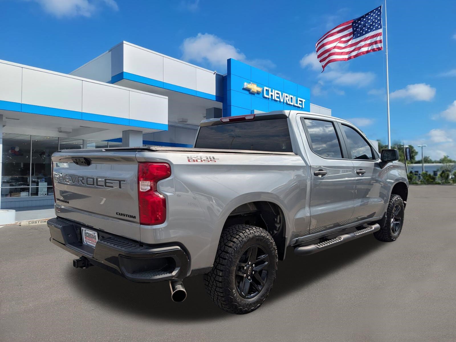 Used 2026 Chevrolet Silverado 1500 Custom Trail Boss w/ LPO, Dark Essentials Package image 4