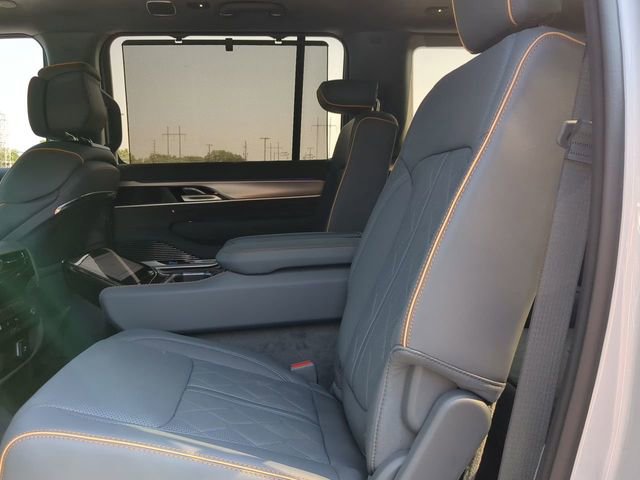 New 2023 Jeep Grand Wagoneer Series III image 15