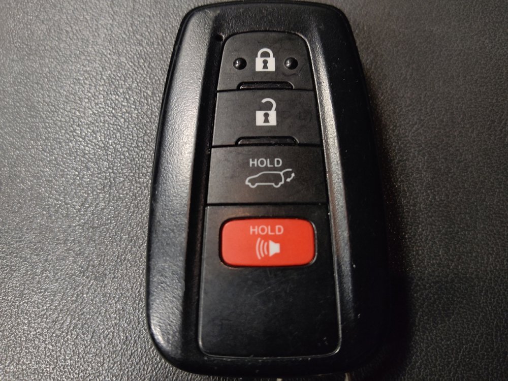 Used 2022 Toyota Highlander XLE image 32