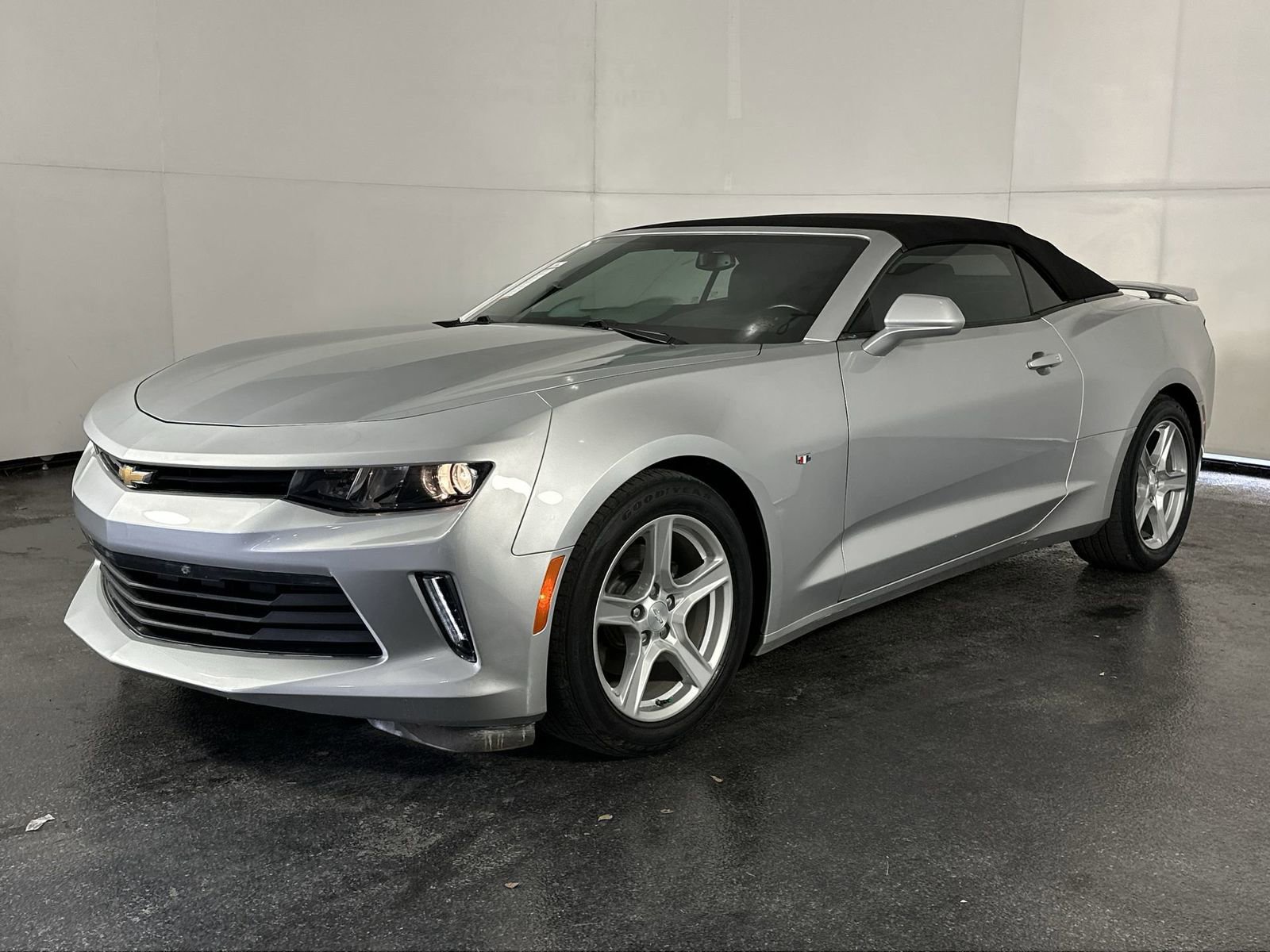 Used 2018 Chevrolet Camaro LT image 4