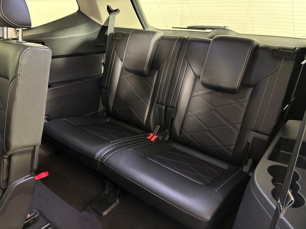 Used 2025 Volkswagen Atlas SE FWD image 36