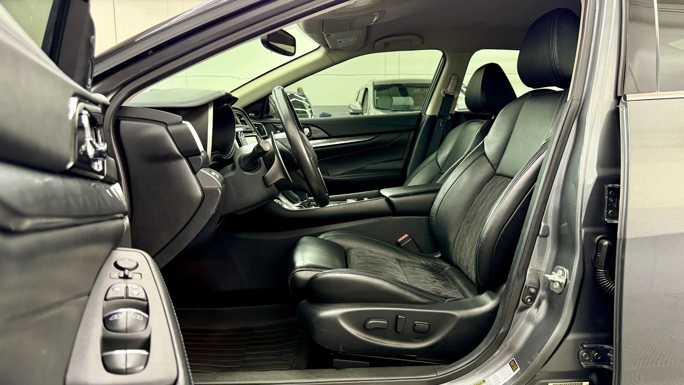 Used 2017 Nissan Maxima SR w/ Midnight Edition image 9