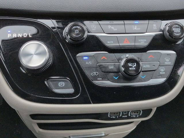 Used 2024 Chrysler Pacifica Touring-L image 21