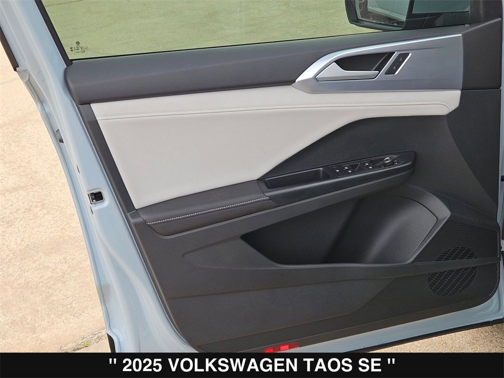 Used 2025 Volkswagen Taos SE image 14