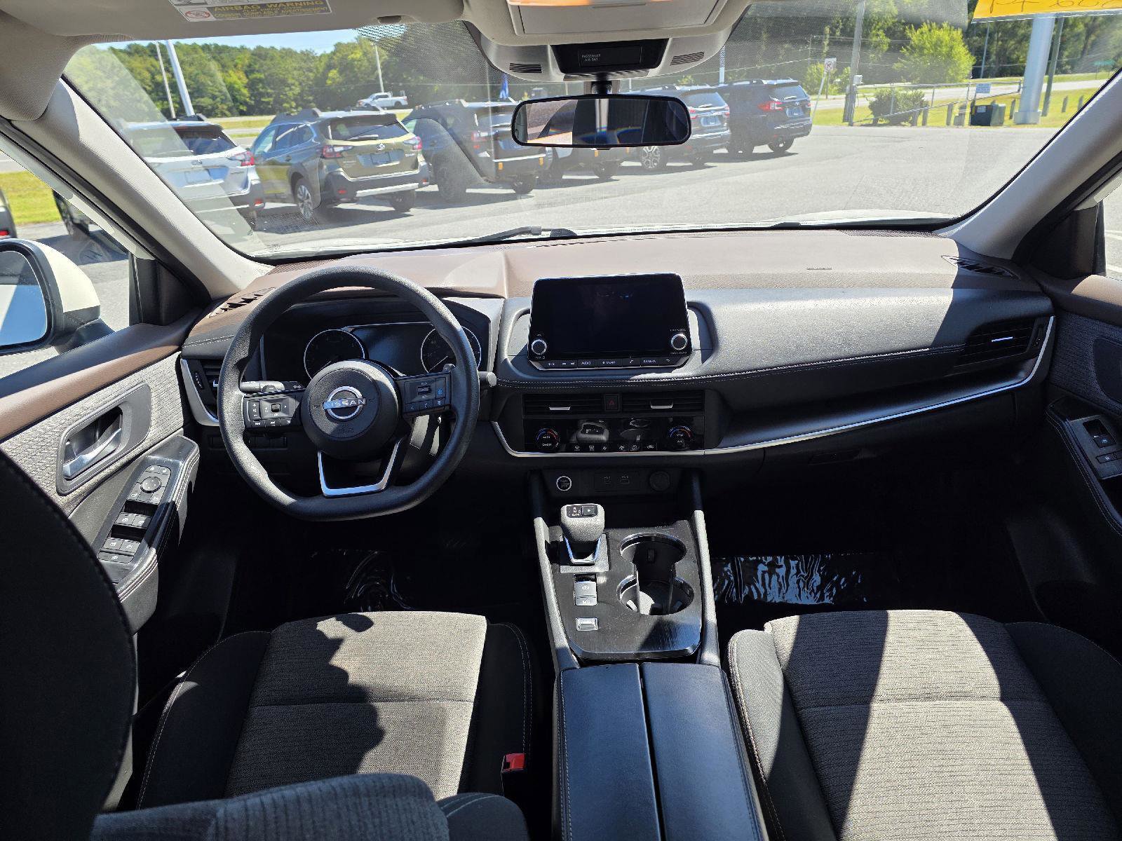 Used 2023 Nissan Rogue SV image 12