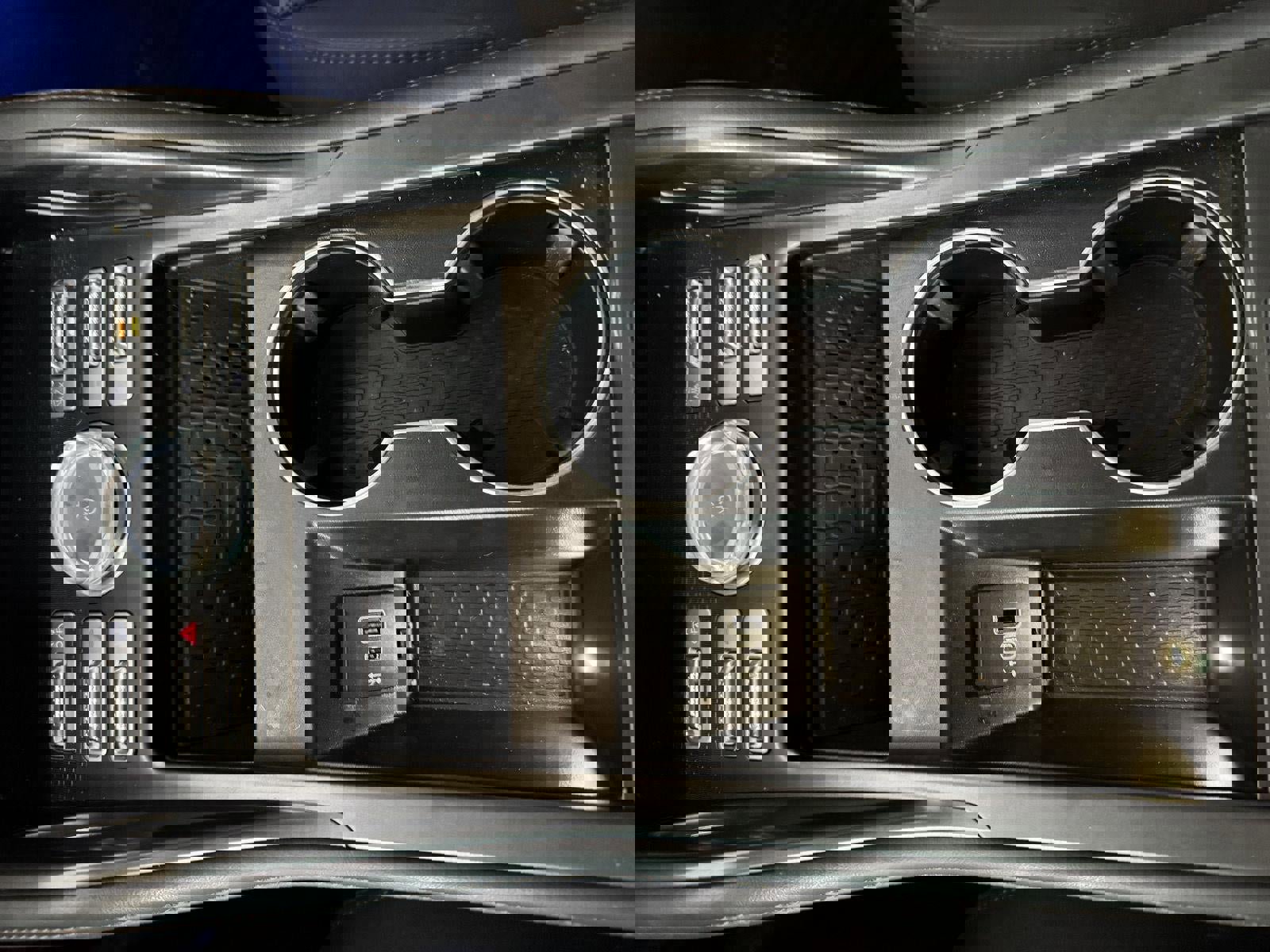 Used 2024 Lincoln Nautilus Reserve w/ Equipment Group 202A image 28