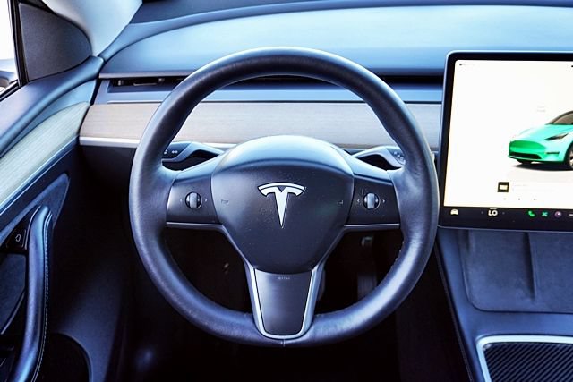Used 2023 Tesla Model Y Long Range AWD/4WD image 22