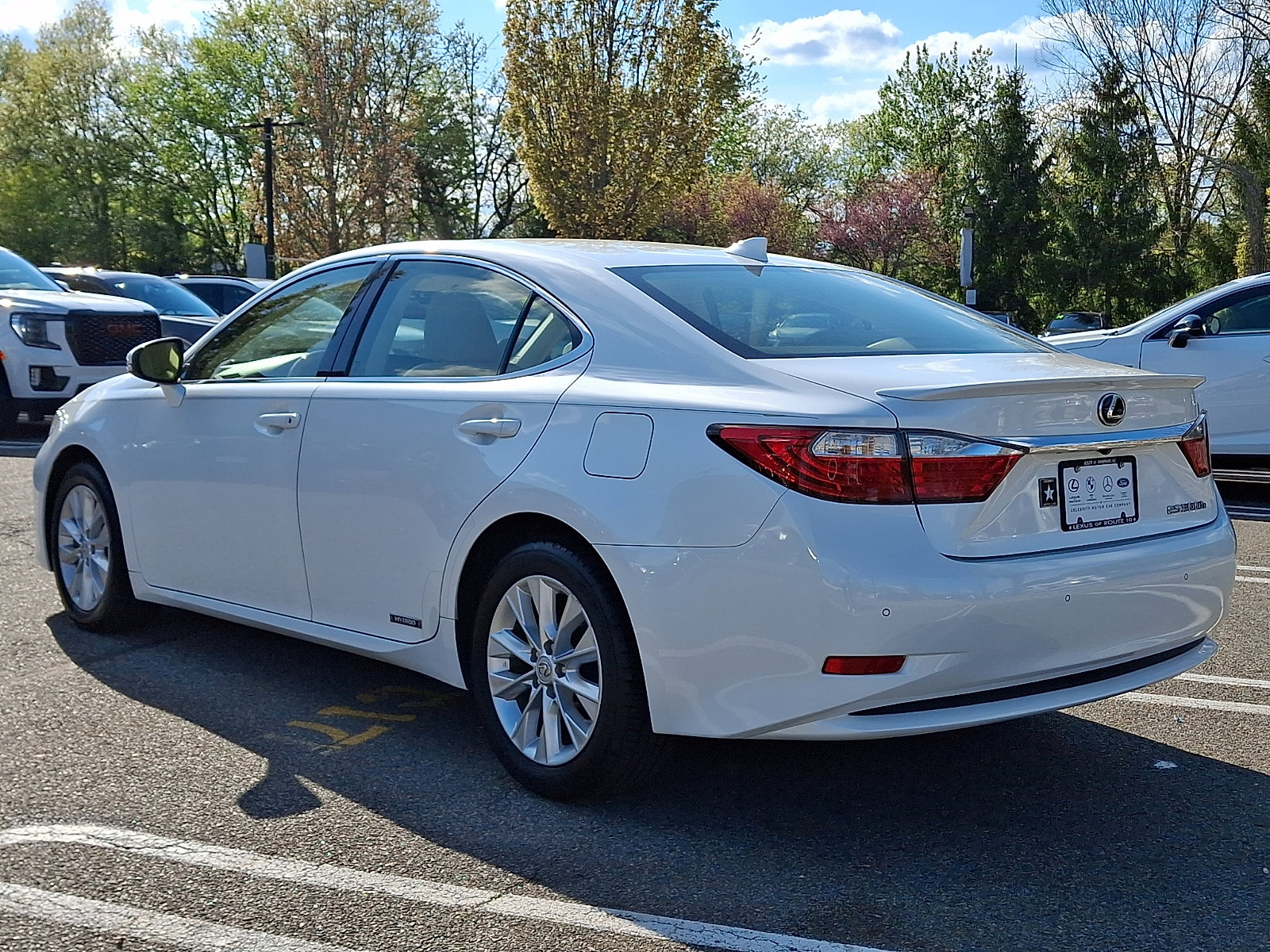 Used 2015 Lexus ES 300h w/ Navigation System Package FWD image 4