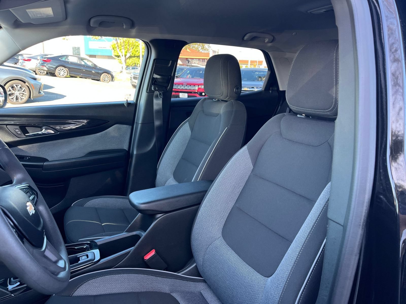 Used 2025 Chevrolet TrailBlazer LT AWD/4WD image 37