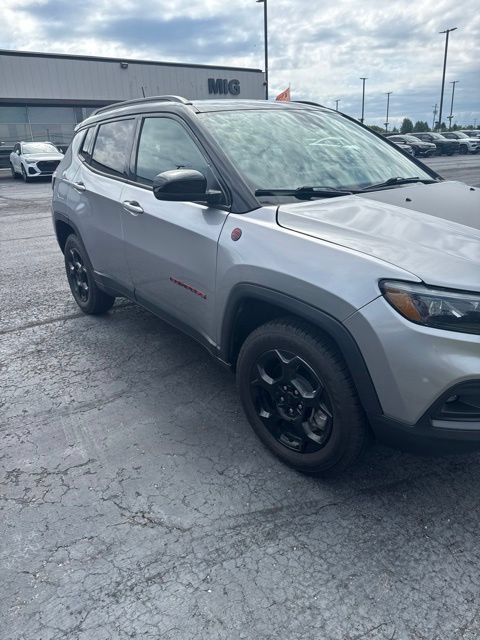 Used 2023 Jeep Compass Trailhawk w/ Trailhawk Elite Group AWD/4WD image 2