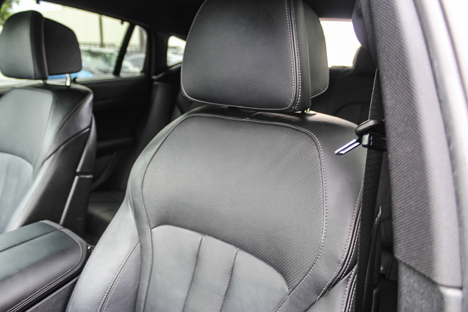 Used 2022 BMW X6 xDrive40i w/ M Sport Package image 25