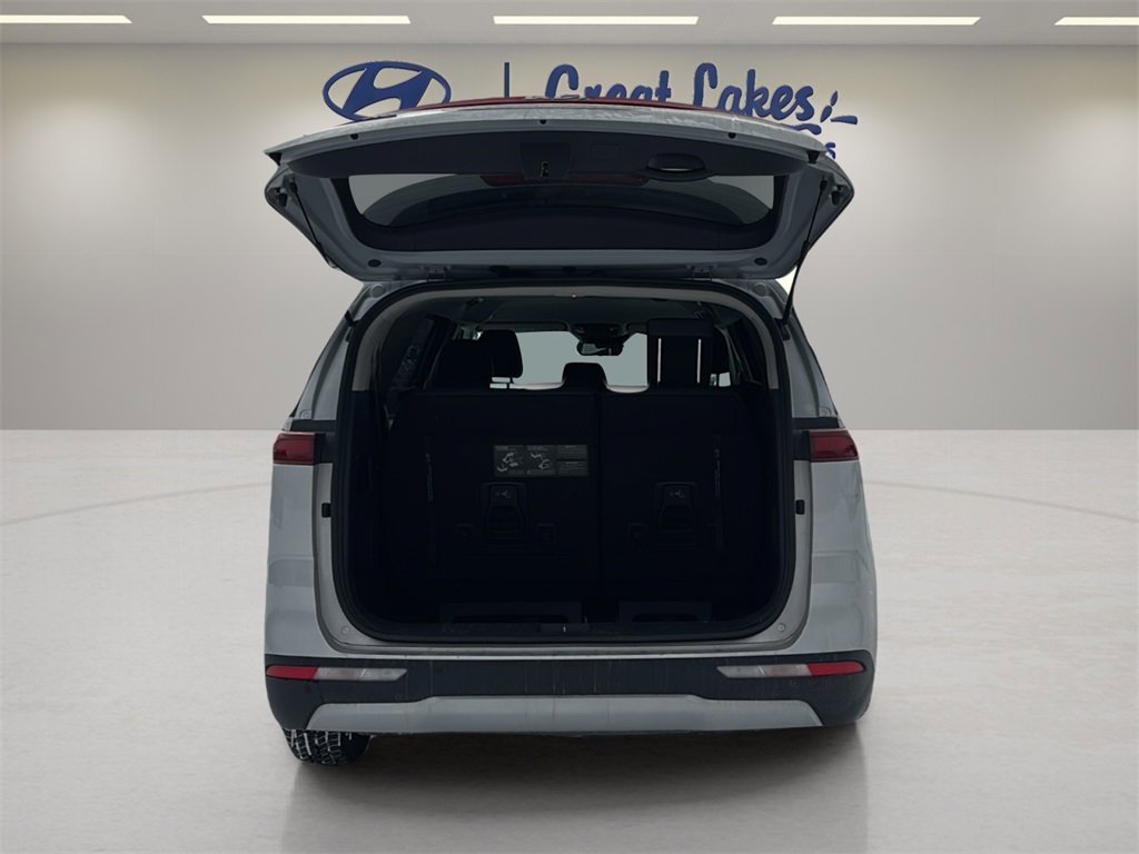 Used 2022 Kia Carnival LX image 10