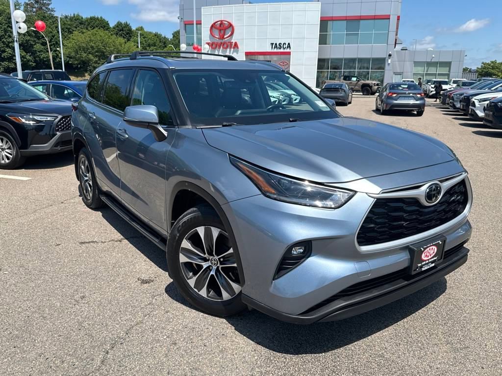 Used 2021 Toyota Highlander XLE
