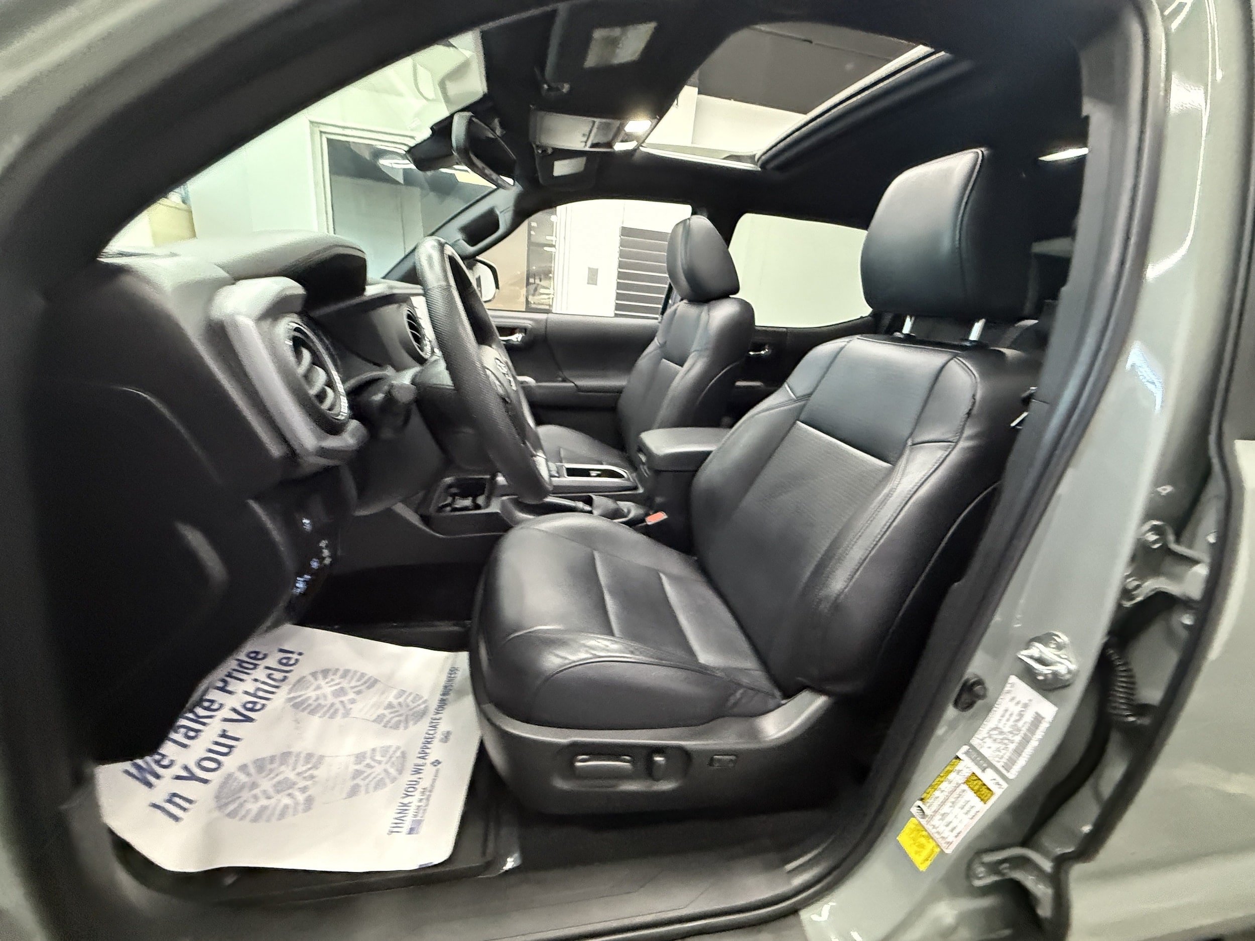 Used 2023 Toyota Tacoma TRD Sport w/ TRD Premium Sport Package AWD/4WD image 9