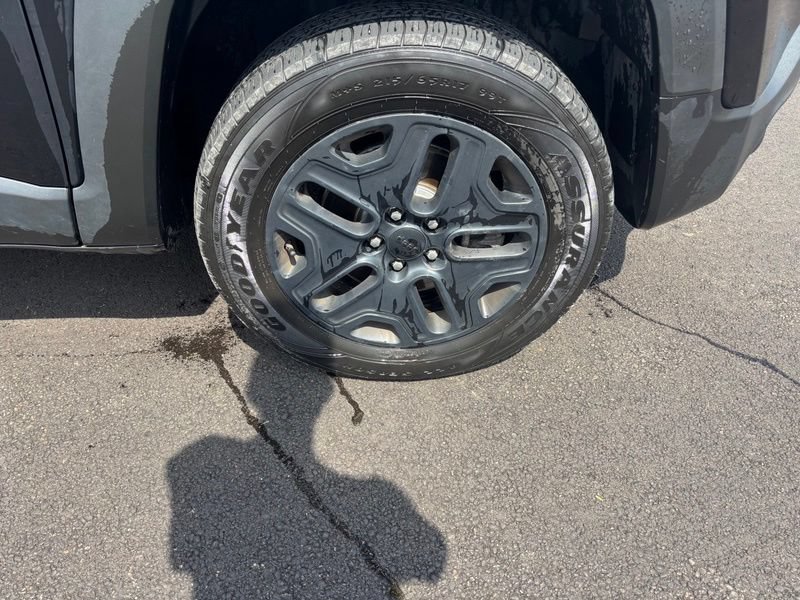 Used 2018 Jeep Renegade Trailhawk w/ UConnect 8.4 Nav Group AWD/4WD image 12