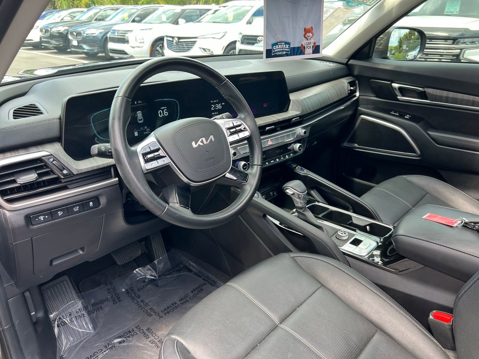 Used 2025 Kia Telluride EX w/ EX Captain's Chair Package FWD image 32