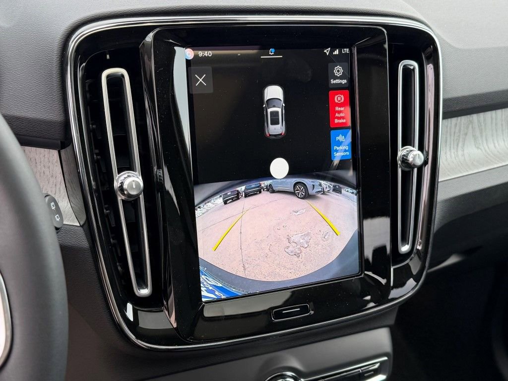 New 2026 Volvo XC40 B5 Core w/ Climate Package AWD/4WD image 23