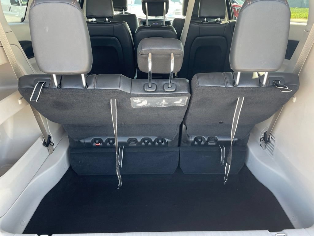 Used 2017 Chrysler Pacifica Touring-L FWD image 8