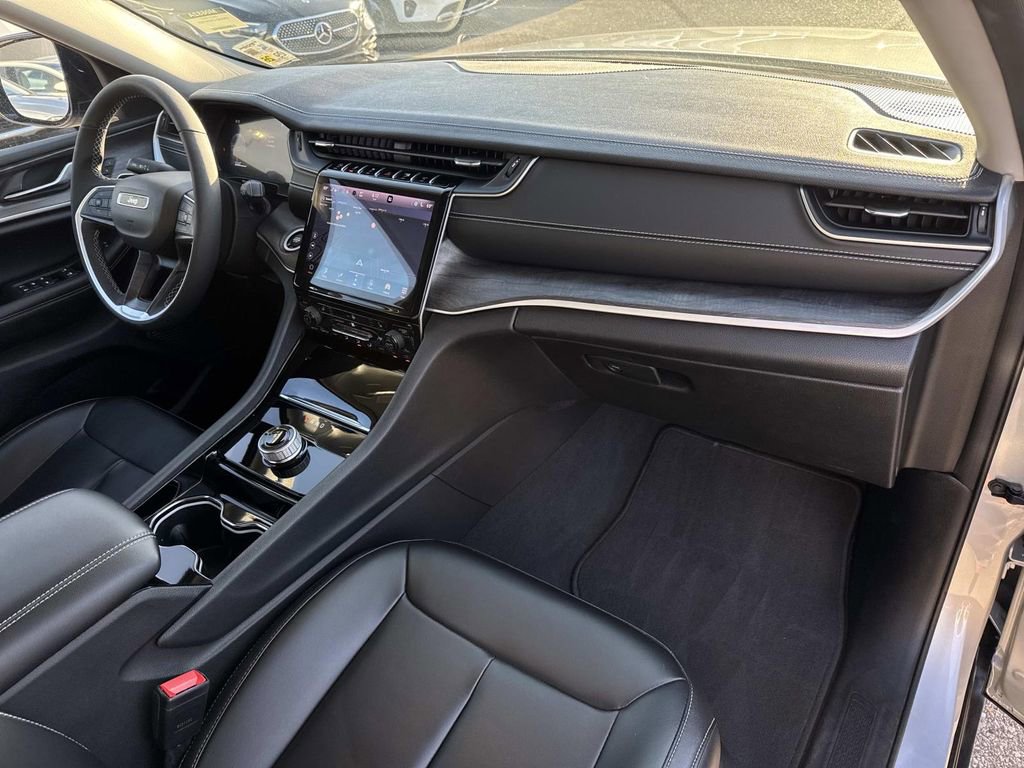 Used 2023 Jeep Grand Cherokee L Limited image 13