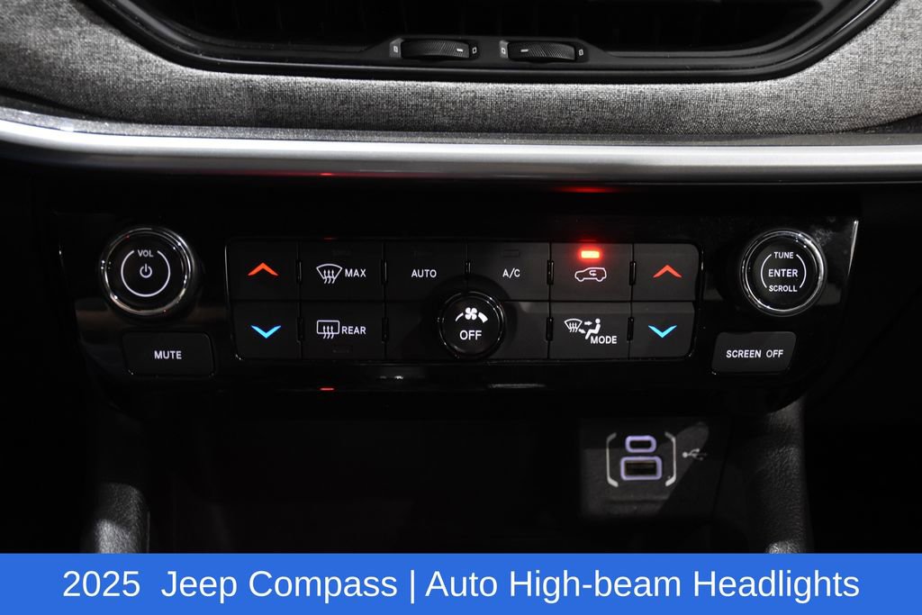 Used 2025 Jeep Compass Latitude w/ Sun & Sound Group image 7