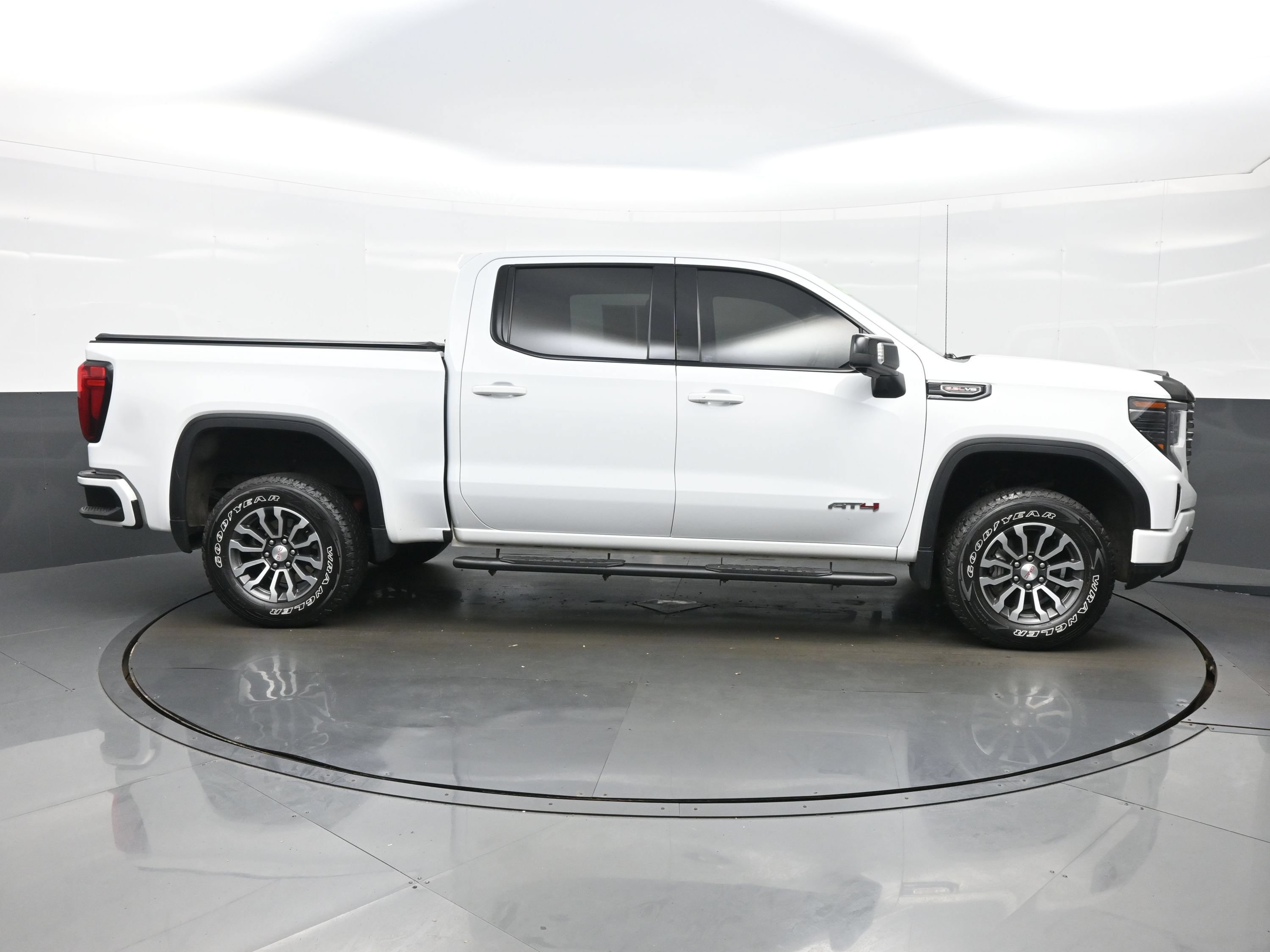 Used 2023 GMC Sierra 1500 AT4 AWD/4WD image 7