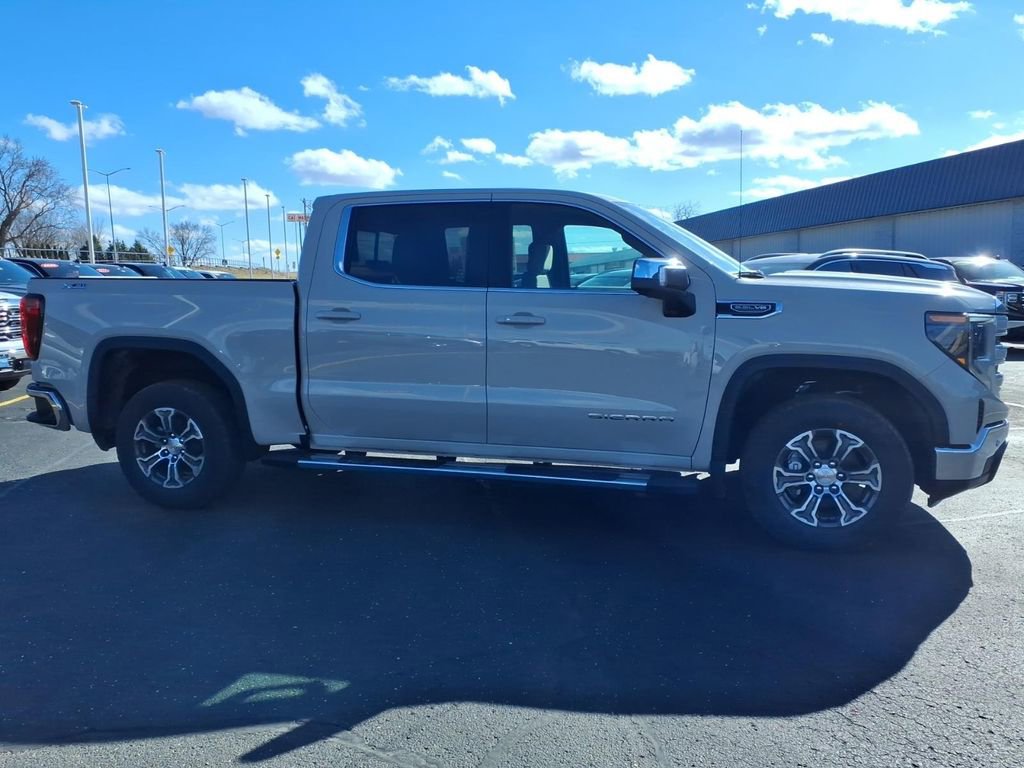 New 2026 GMC Sierra 1500 SLE image 2
