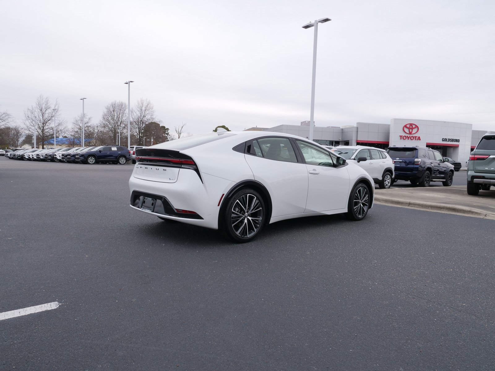 Used 2025 Toyota Prius XLE image 4