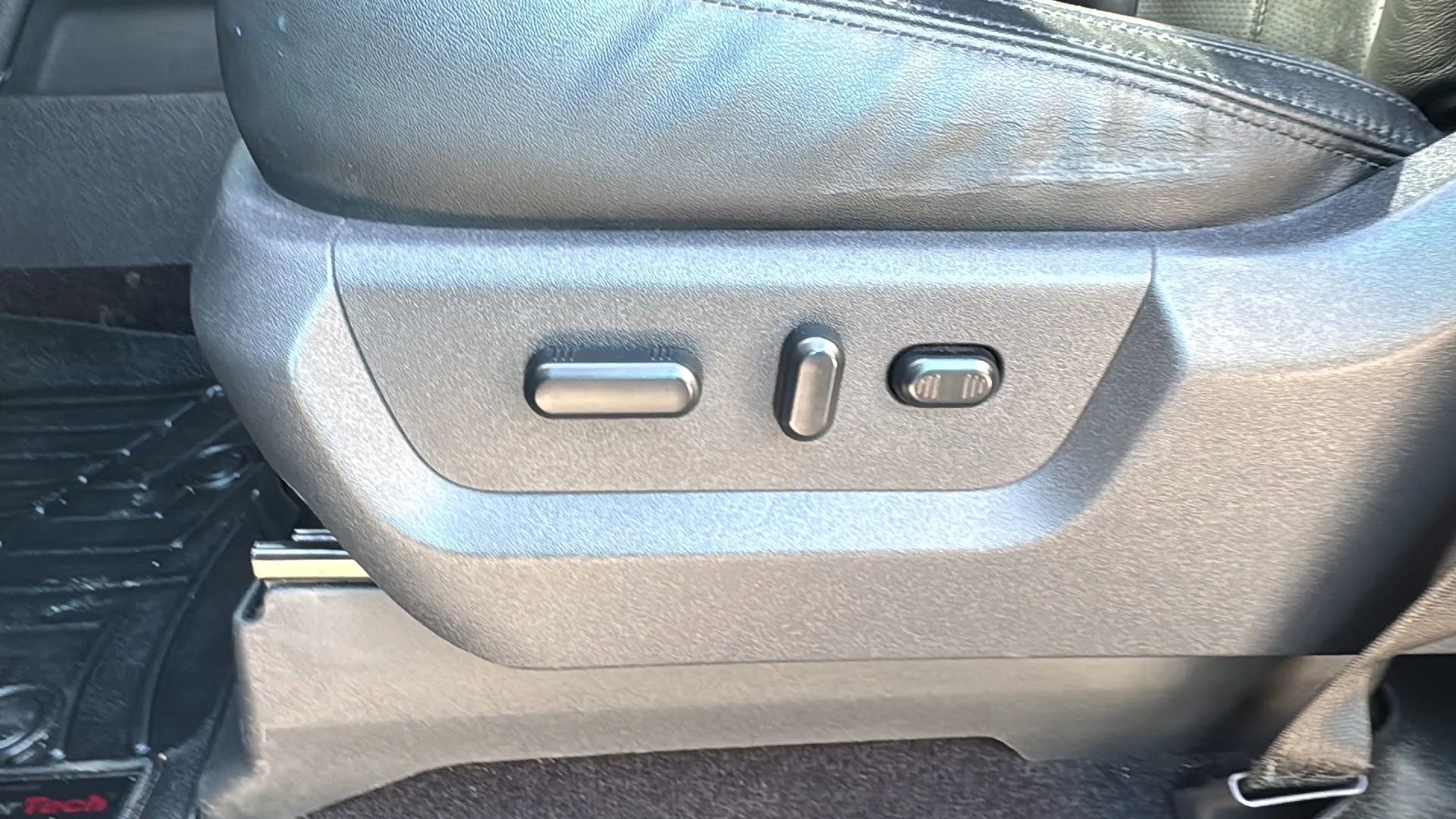 Used 2016 Ford F250 Platinum w/ FX4 Off-Road Package image 17