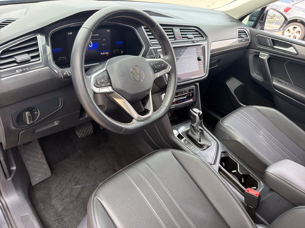 Certified 2023 Volkswagen Tiguan SE FWD image 8