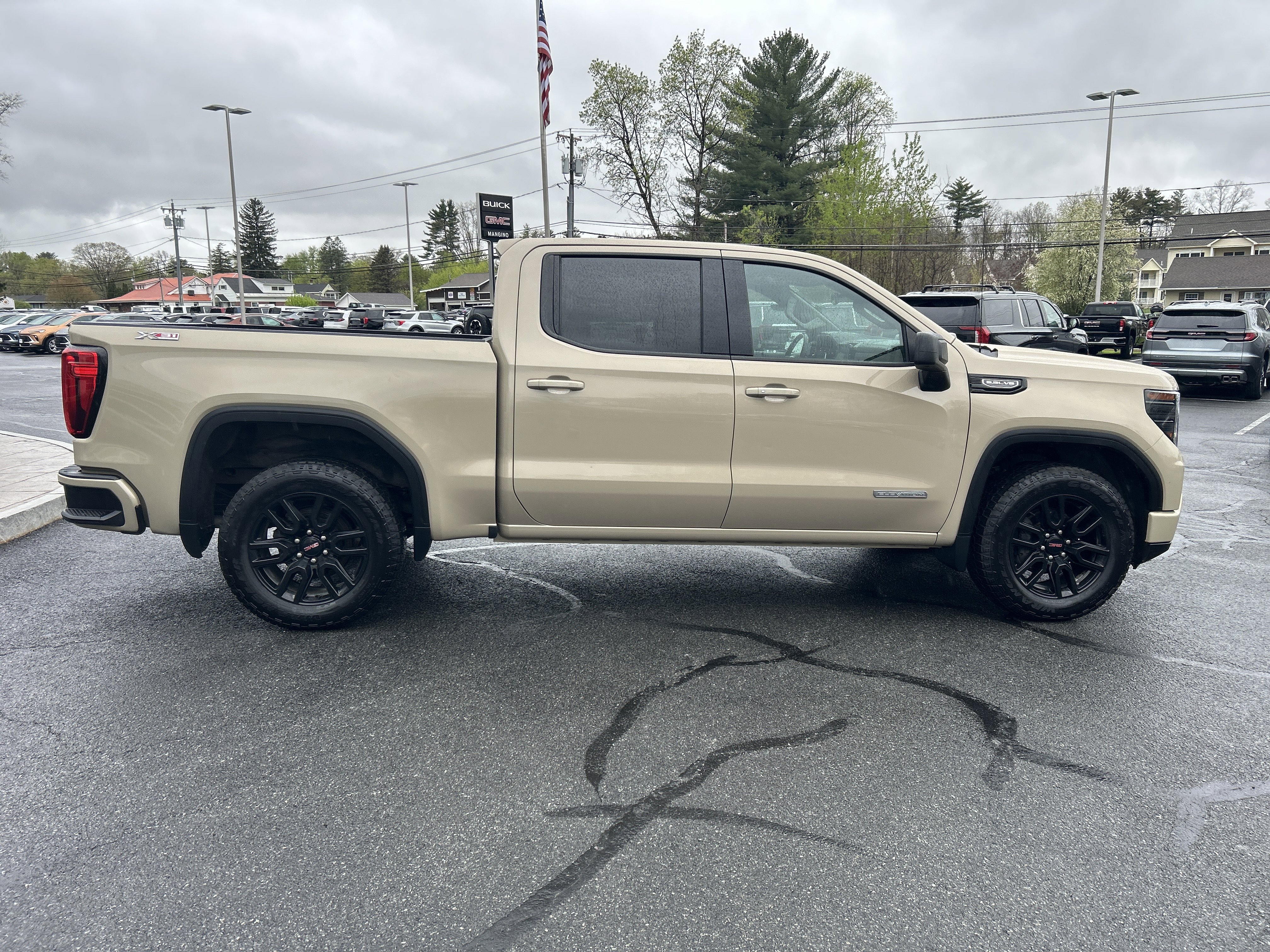 Used 2023 GMC Sierra 1500 Elevation w/ X31 Off-Road Package AWD/4WD image 11