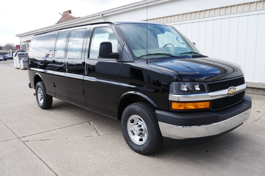 New 2026 Chevrolet Express 3500 Extended image 2