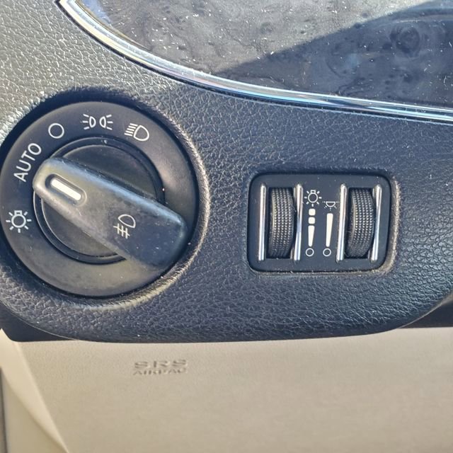 Used 2011 Chrysler Town & Country Touring FWD image 22