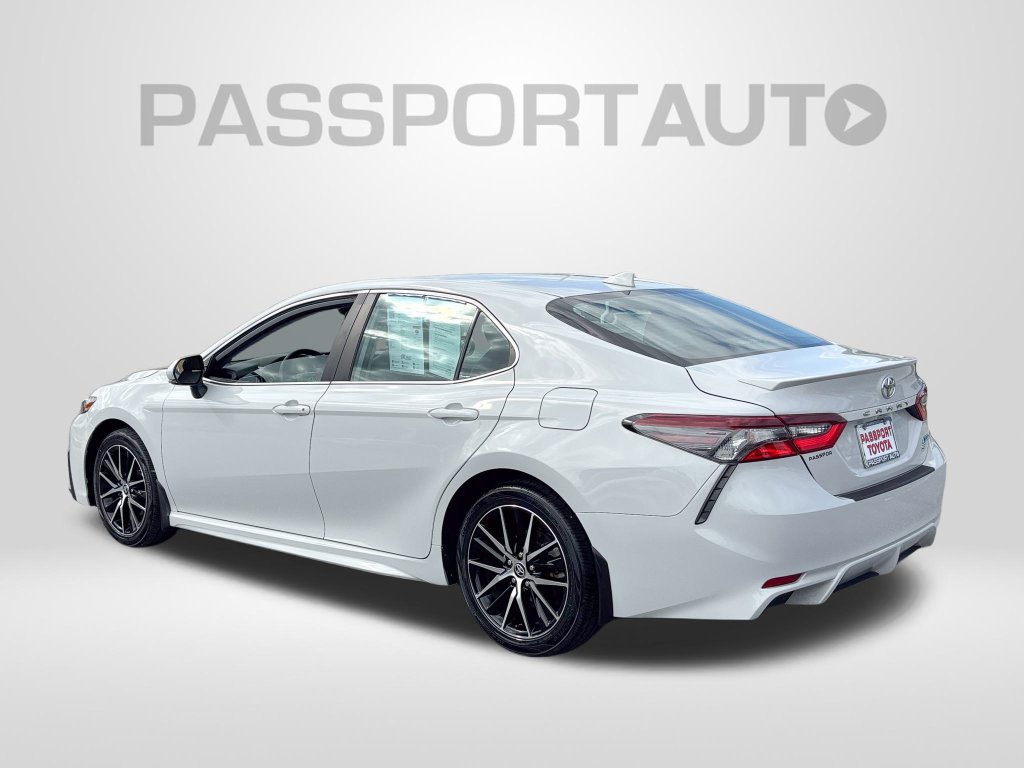 Used 2024 Toyota Camry SE FWD image 4