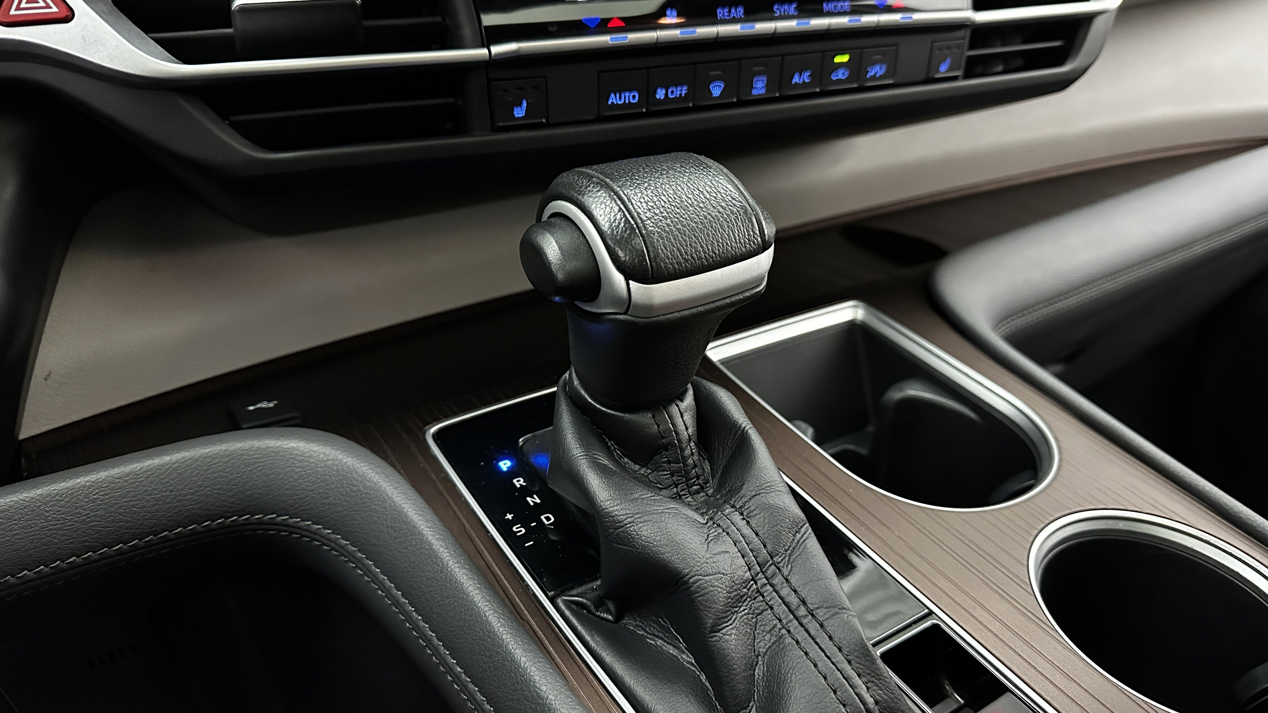 Used 2021 Toyota Sienna XLE image 16