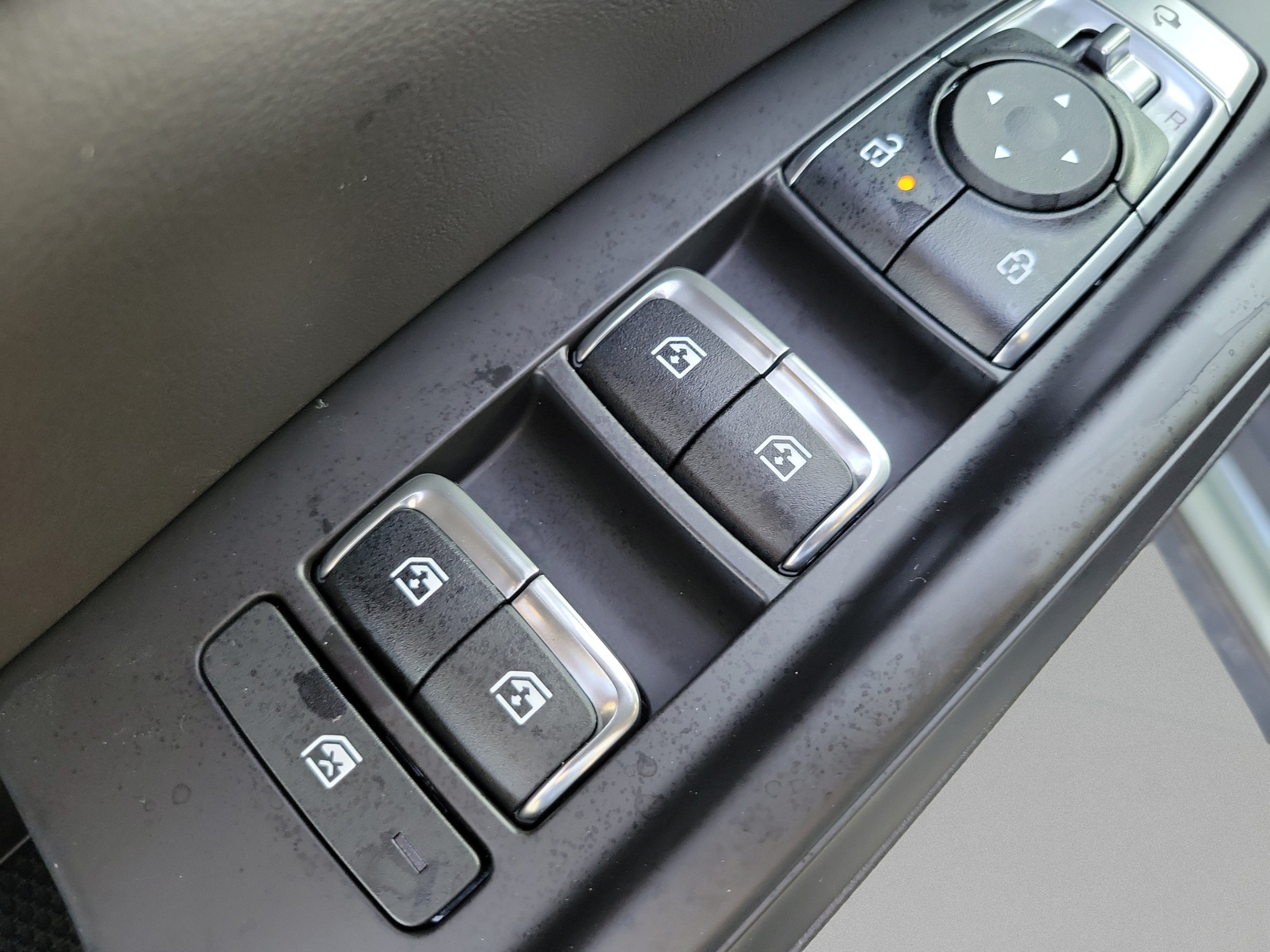 New 2027 Kia Carnival SX w/ Dark Edition Package FWD image 13