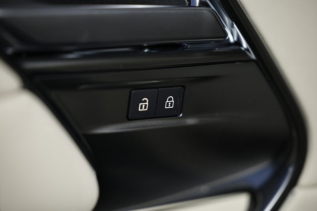 New 2025 Land Rover Range Rover SE image 31