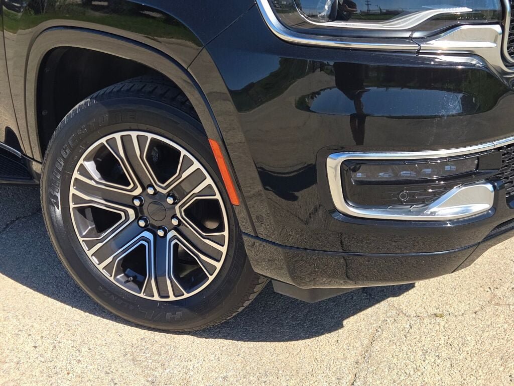 Used 2024 Jeep Wagoneer 4WD w/ Premium Group I image 7