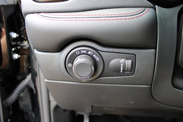 Used 2025 Dodge Durango GT AWD/4WD image 12