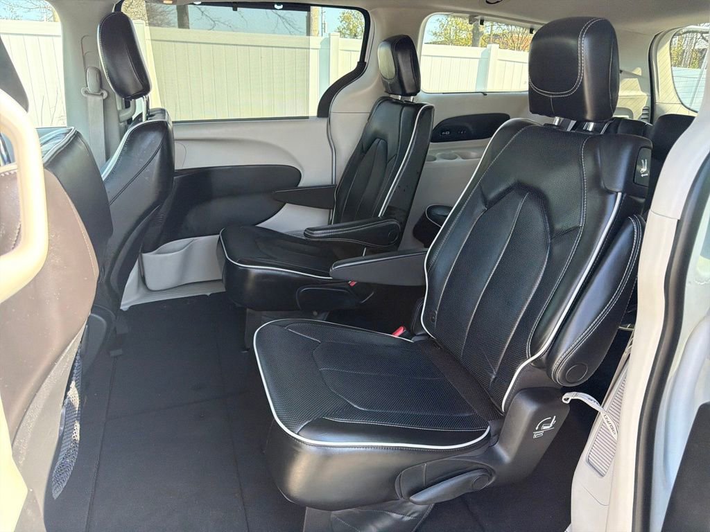Used 2022 Chrysler Pacifica Limited image 46