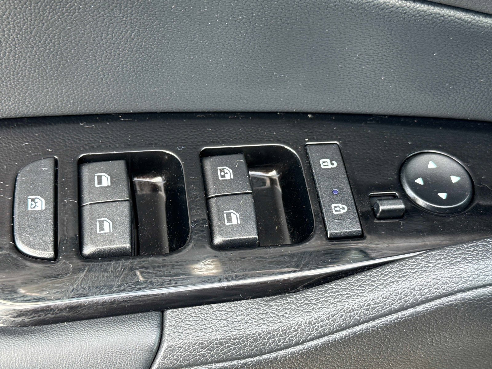 Used 2023 Kia Sportage EX AWD/4WD image 21