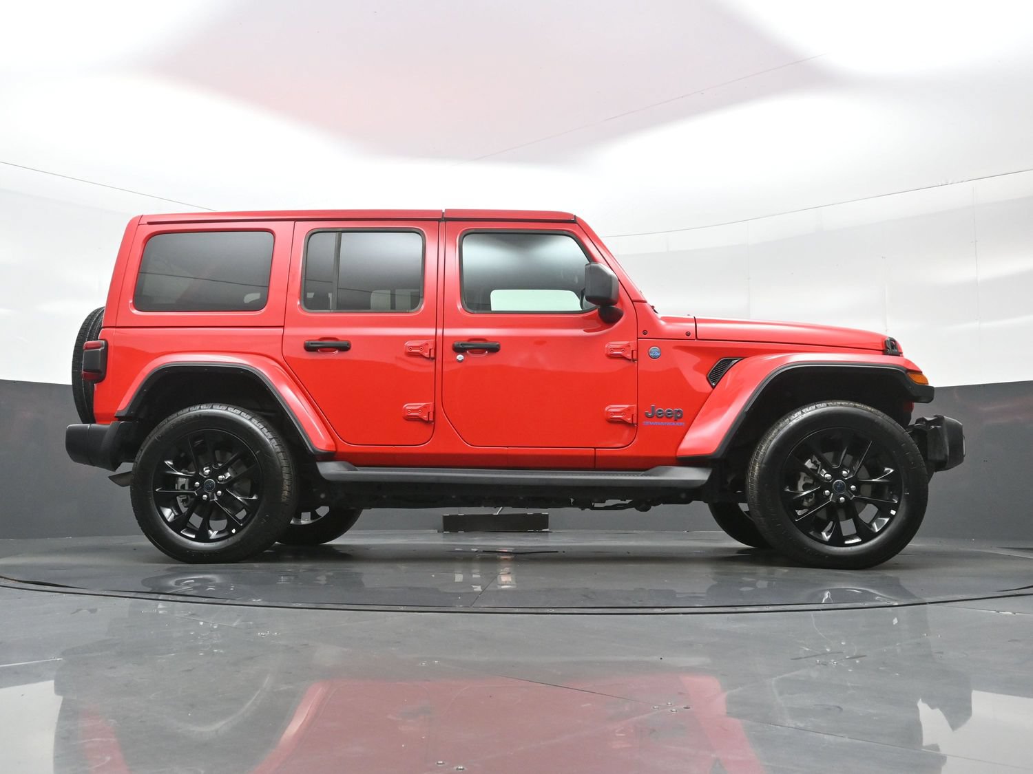 Used 2025 Jeep Wrangler Unlimited Sahara AWD/4WD image 32