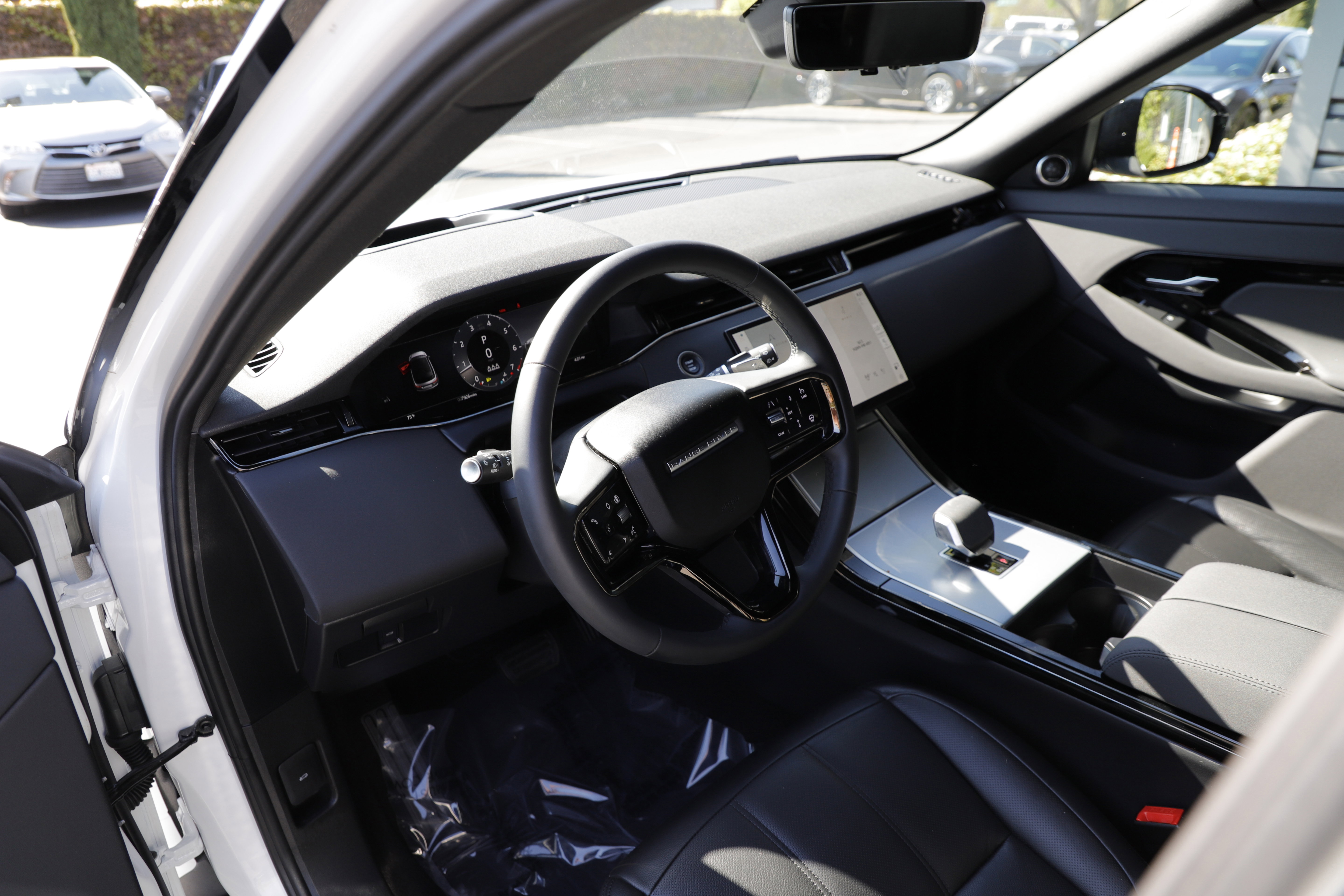 Certified 2025 Land Rover Range Rover Evoque S AWD/4WD image 18