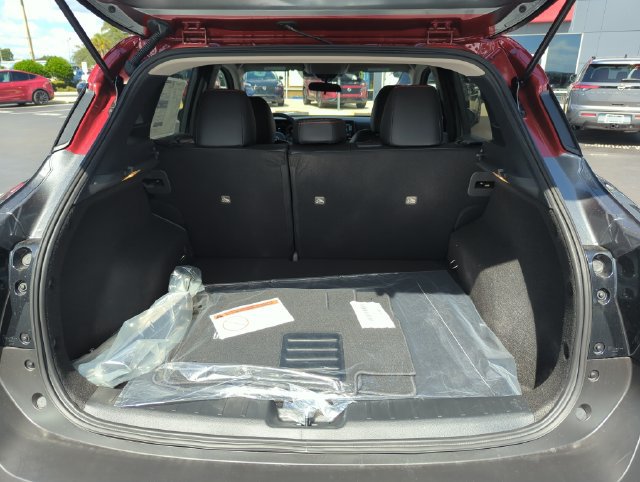 New 2026 Nissan Kicks SR w/ Cold Weather Package FWD image 19