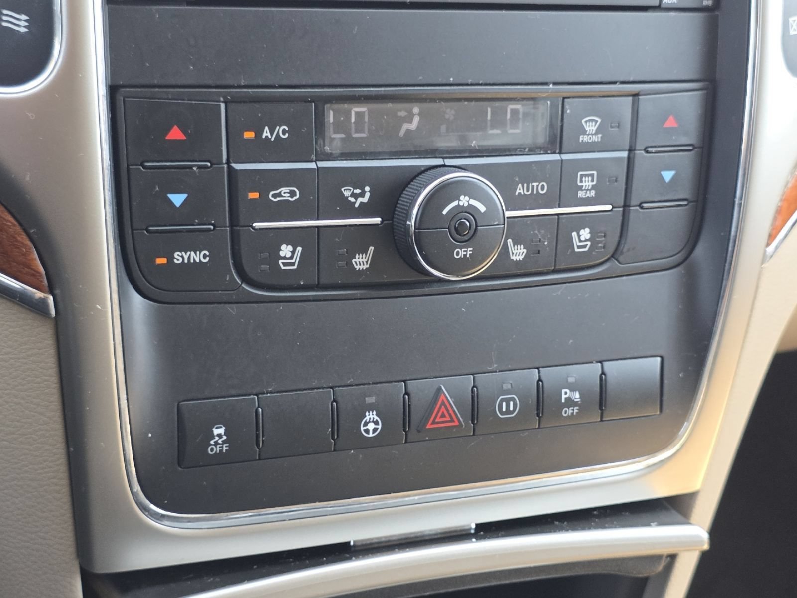 Used 2011 Jeep Grand Cherokee Overland w/ Mopar Chrome Edition Group AWD/4WD image 6