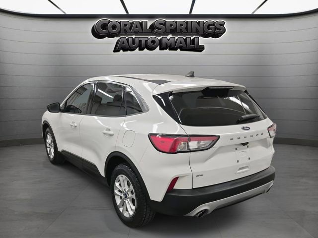 Used 2022 Ford Escape SE image 4